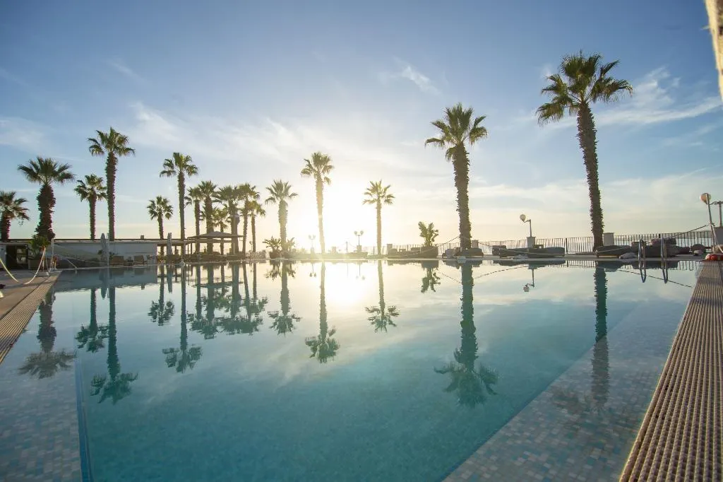 Pool, Dioscuri Bay Palace, Catania