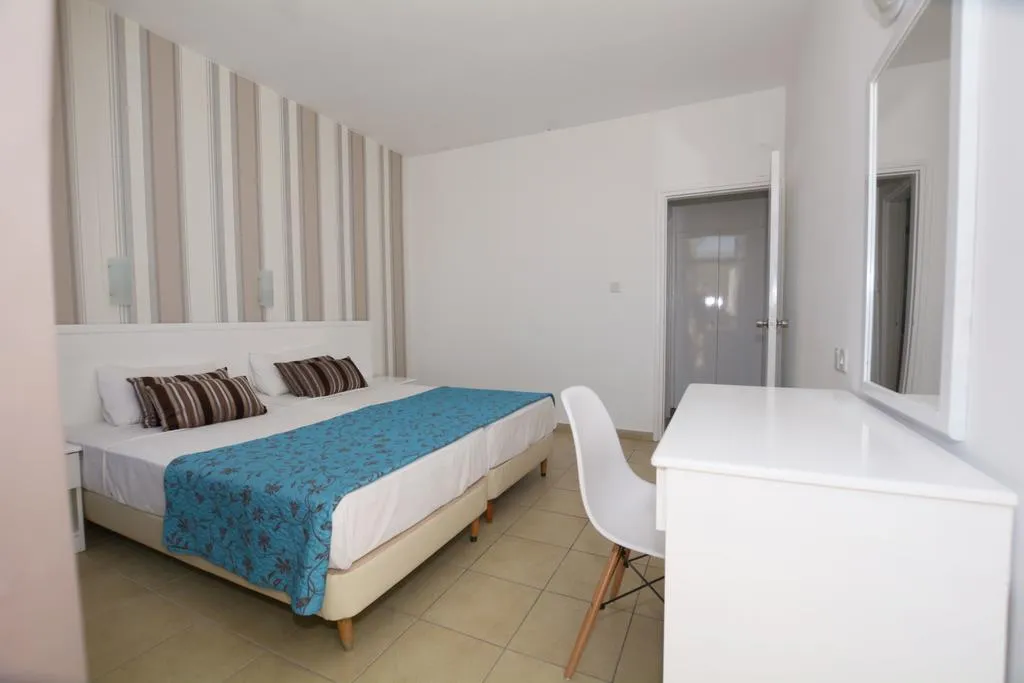 DOUBLE POOL VIEW Room, Lantiana Napa, Cyprus