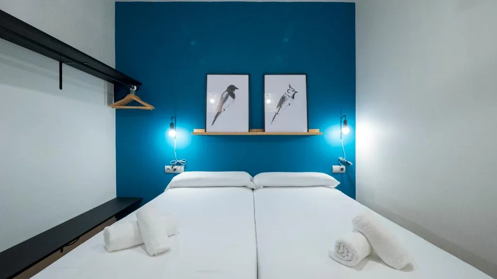 APARTMENT CAPACITY 6 THREE BEDROOM Room, Barcelona Sants Station Apartments, Barcelona