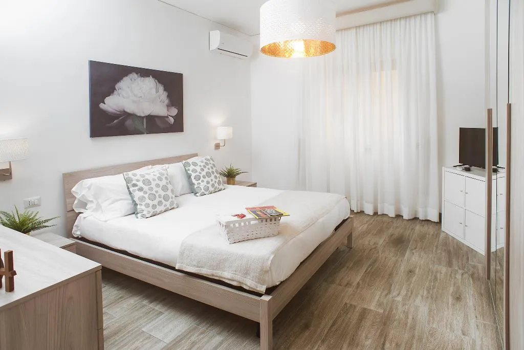 APARTMENT CAPACITY 5 Room, Residenza Flegrea, Naples