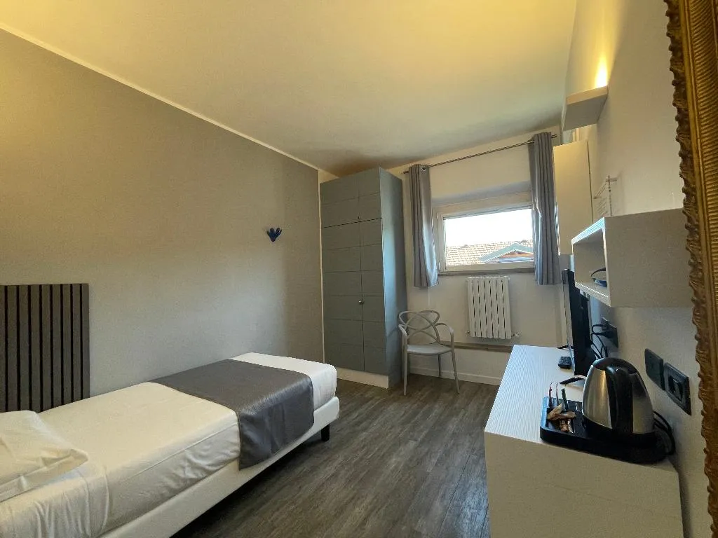 SINGLE SUPERIOR Room, Hotel Europa, Milan