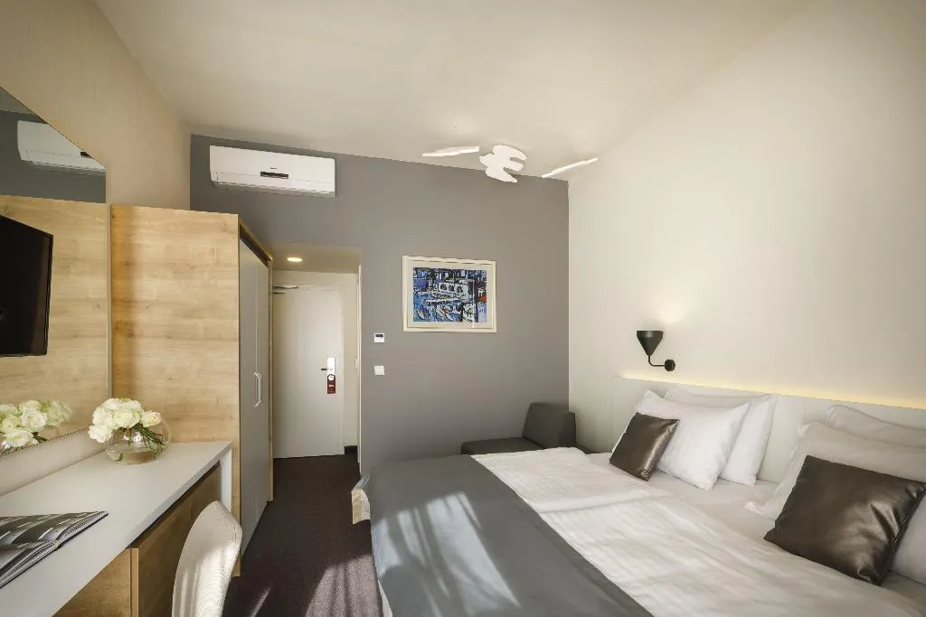 TWIN PREMIUM SEA VIEW Room, Remisens Hotel Albatros, Dubrovnik