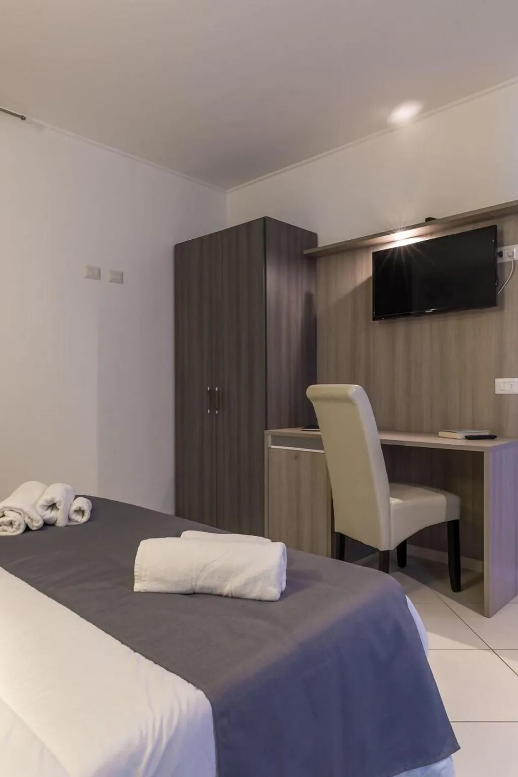 Room, La Piazzetta Guest House, Olbia