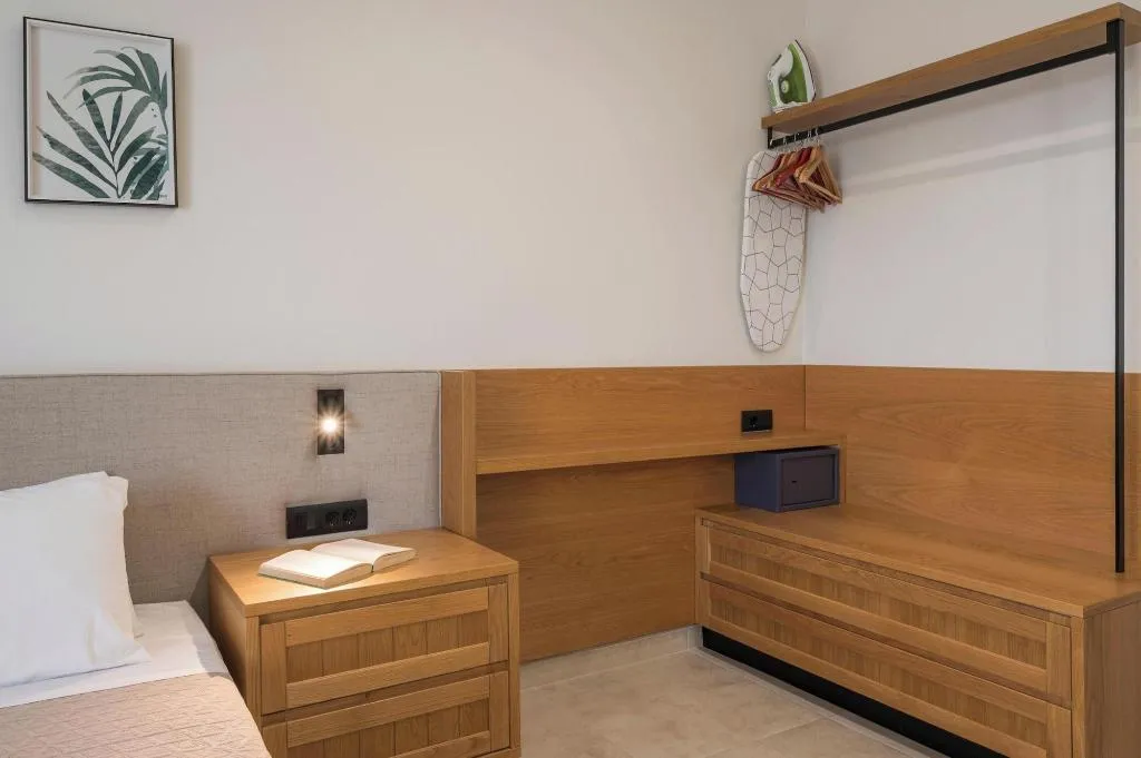 Room, Petritos Rooms And Studios, Crete