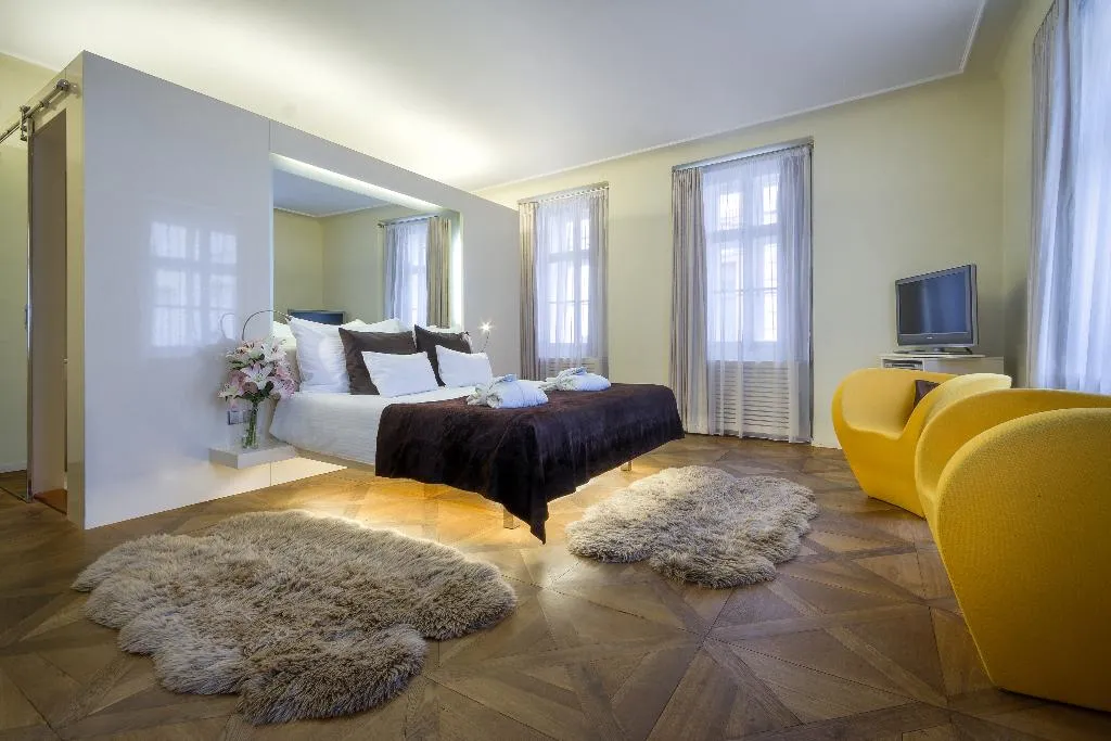 TRIPLE DELUXE Room, Three Storks Hotel, Prague
