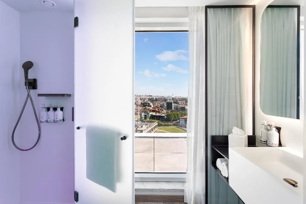 DOUBLE SUPERIOR QUEEN BED Room, Yotel Porto, Porto