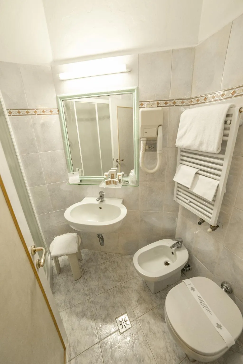 SINGLE STANDARD Room, Paris, Florence