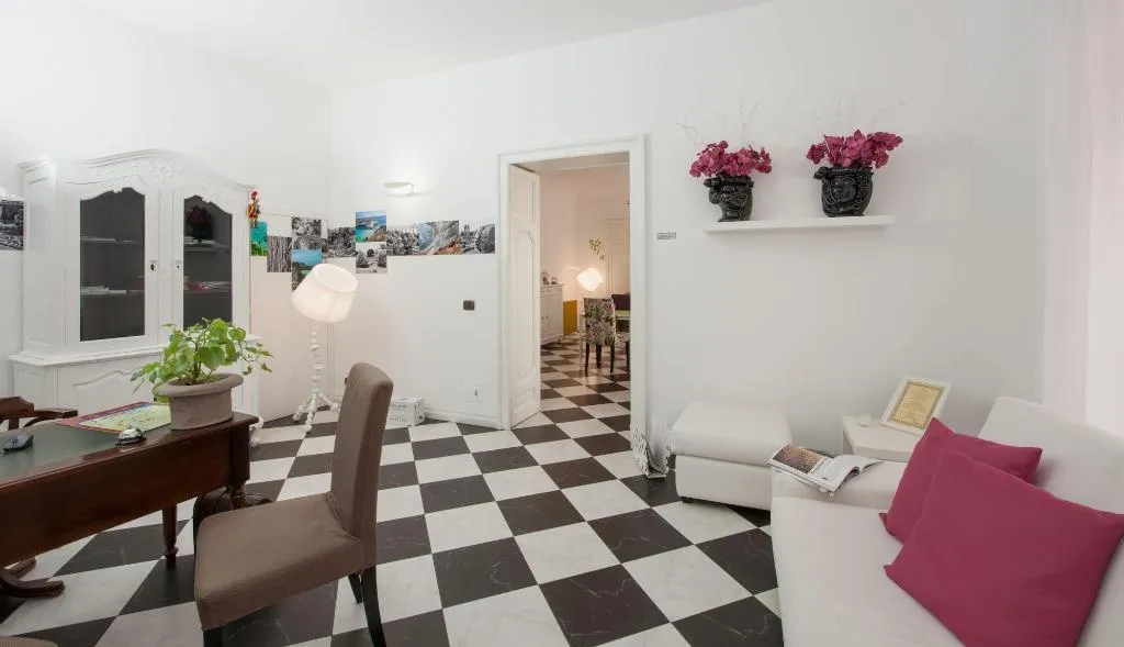 Lobby, Garibaldi 61, Catania