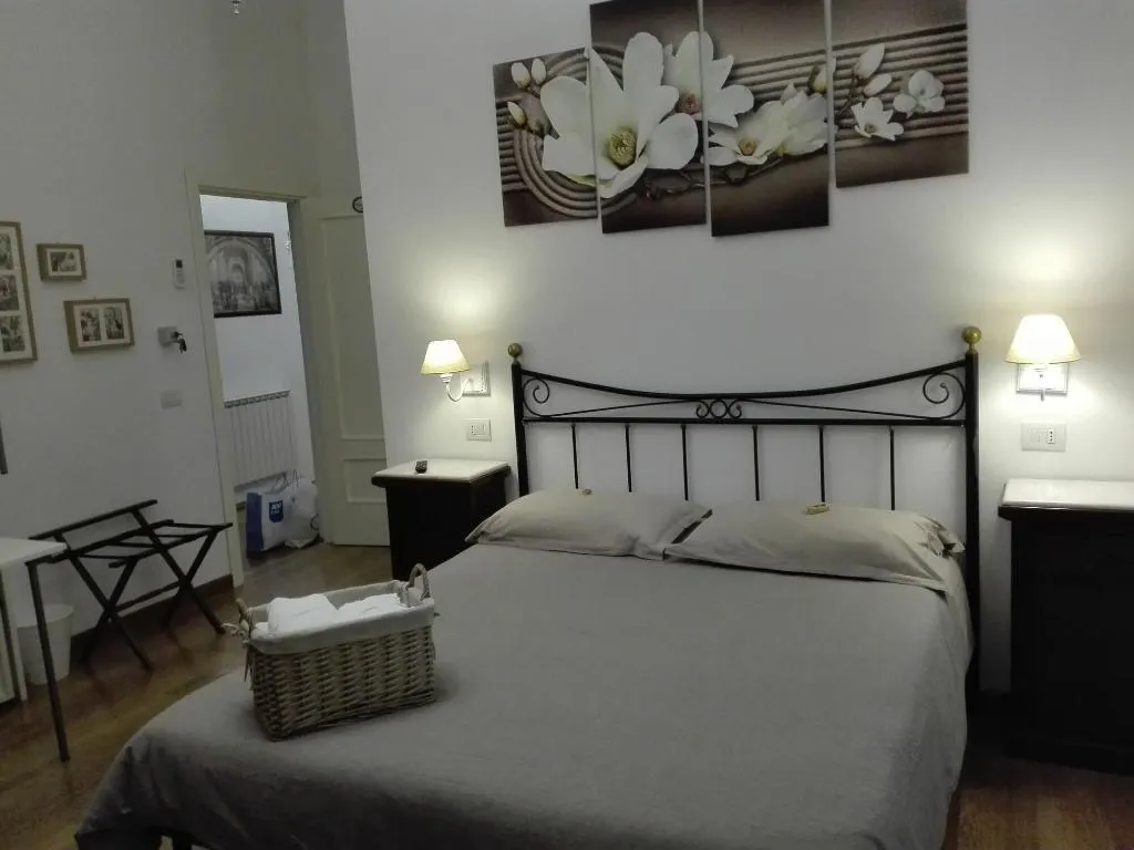 Room, Napolipietrasanta, Naples
