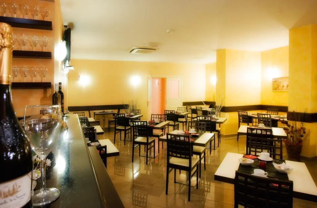Bar, Bright, Rome