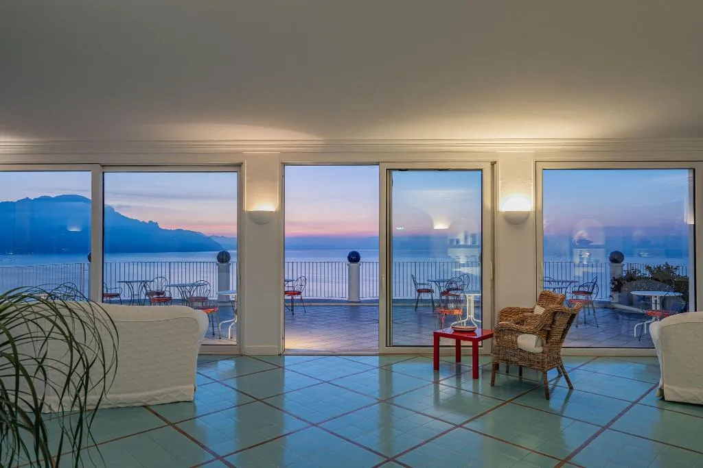 Lobby, Le Terrazze, Naples