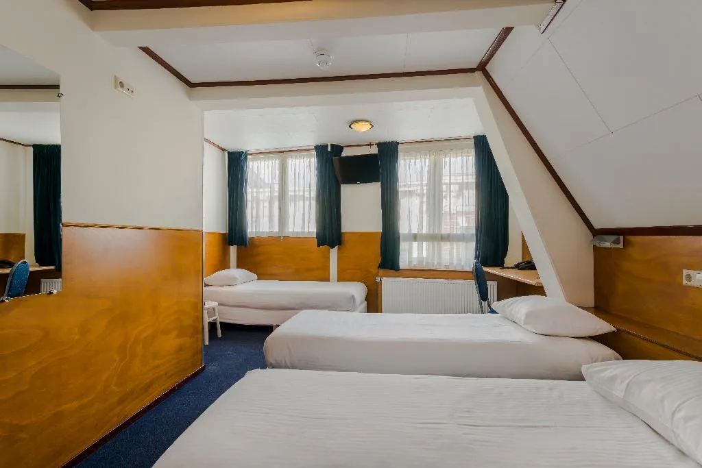 TRIPLE STANDARD Room, Hotel Van Gelder, Amsterdam