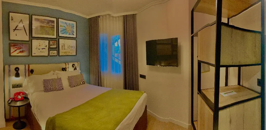 DOUBLE STANDARD Room, Hotel Indigo Madrid - Princesa, Madrid