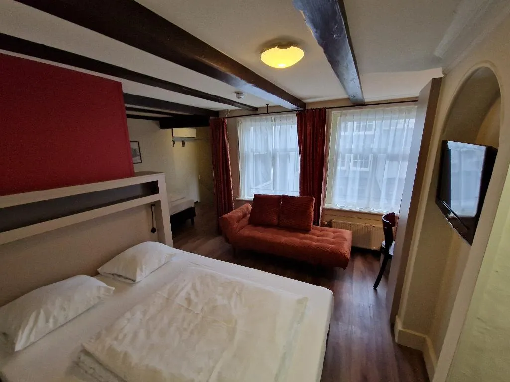 FAMILY ROOM DELUXE Room, A-train, Amsterdam