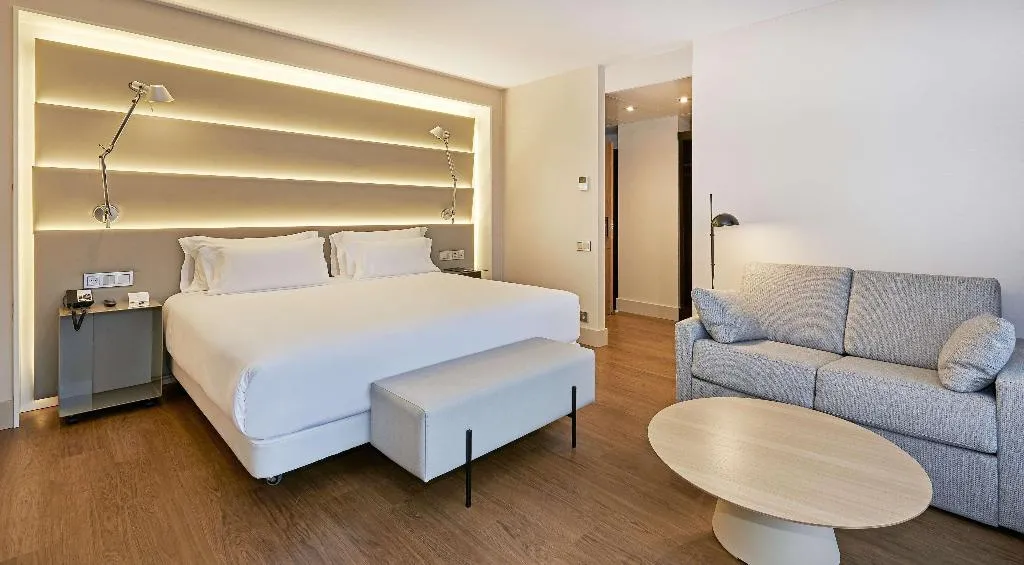 JUNIOR SUITE WITH TERRACE Room, NH Sants Barcelona, Barcelona