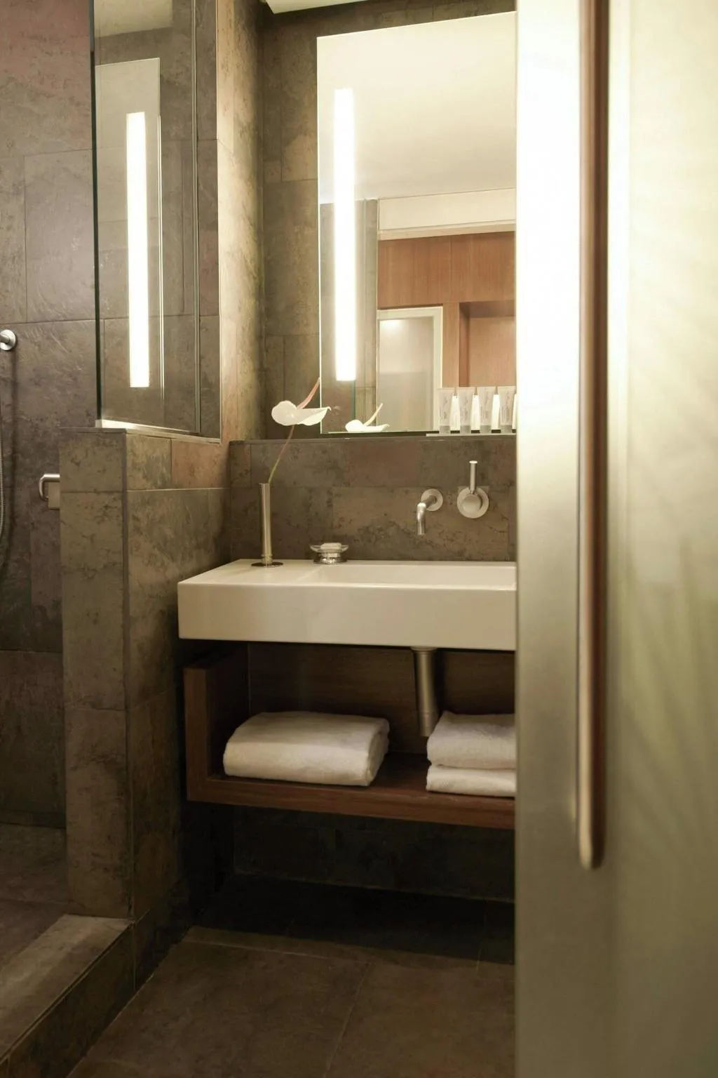TWIN DELUXE Room, Le Meridien Barcelona, Barcelona