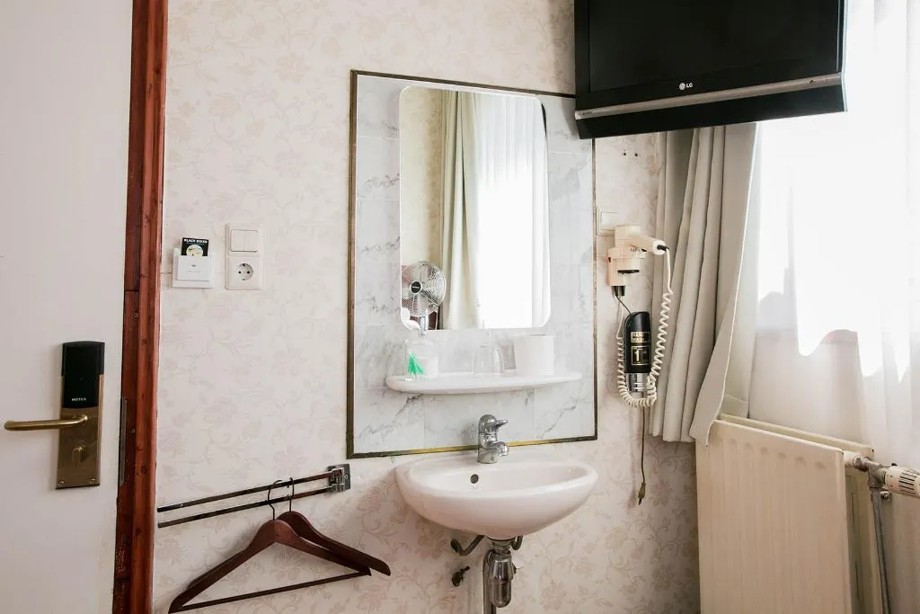 SINGLE WITH SHARED BATHROOM Room, Atlanta, Amsterdam