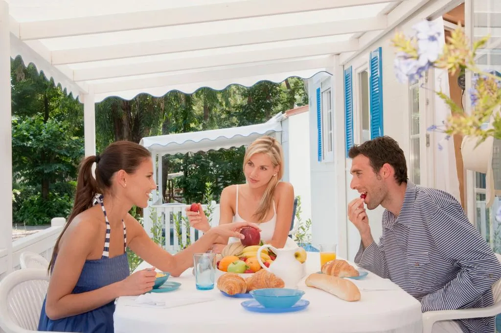 BUNGALOW CAPACITY 5 Room, Baia Domizia Camping Village, Naples