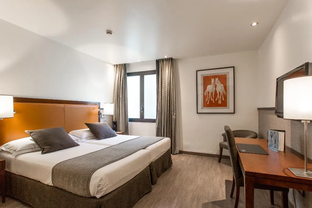 Double or Twin STANDARD Room, Hotel Balmoral, Barcelona