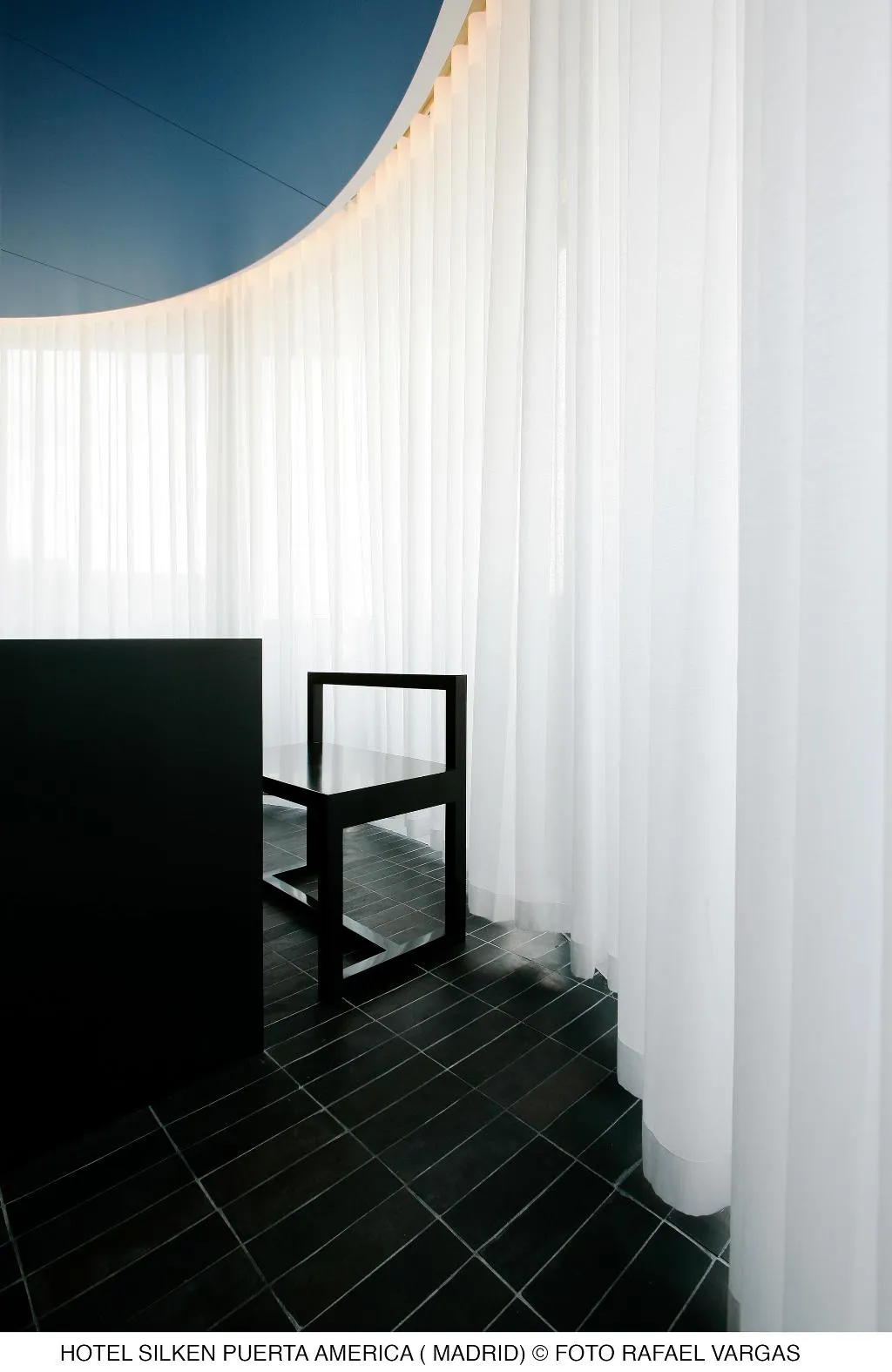 JUNIOR SUITE STANDARD Room, Puerta America Madrid, Madrid