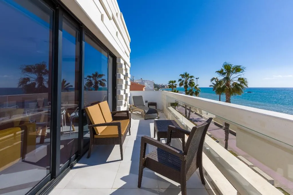 APARTMENT SEA VIEW WITH TERRACE Room, Apartamentos Seafront Boutique Calabeach, Costa Del Sol