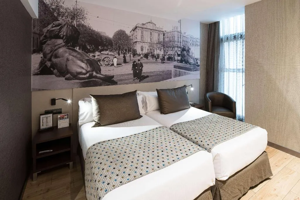 Room, Catalonia Born, Barcelona