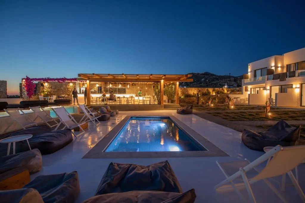 Sports and Entertainment, Bianco A Nero, Mykonos