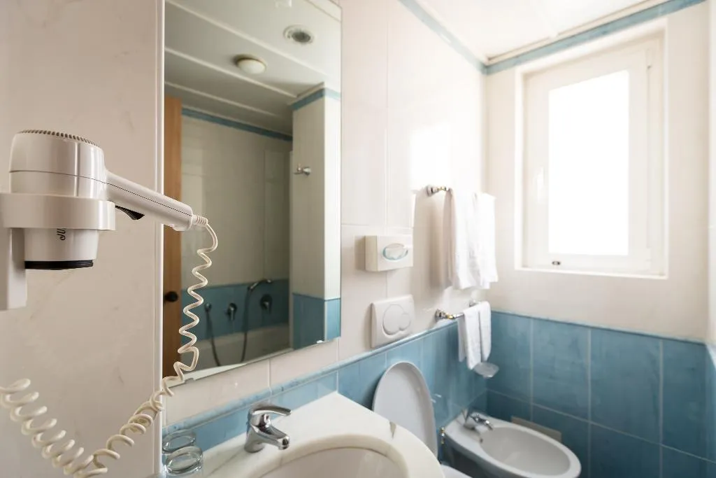 TRIPLE STANDARD Room, Milan Speranza au Lac, Milan