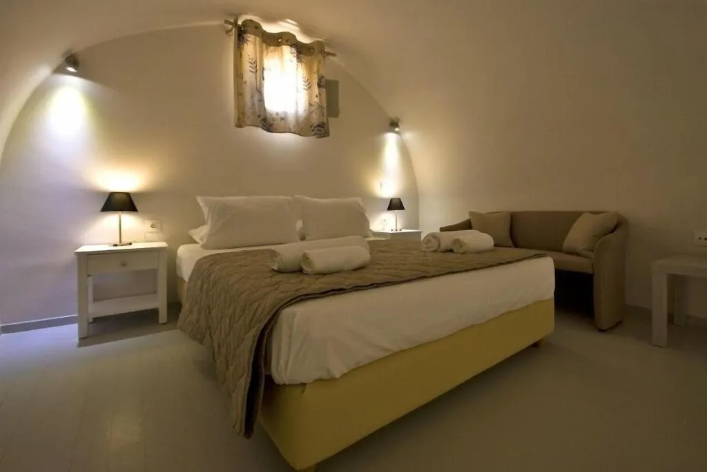 Room, Alafouzos Studios, Santorini
