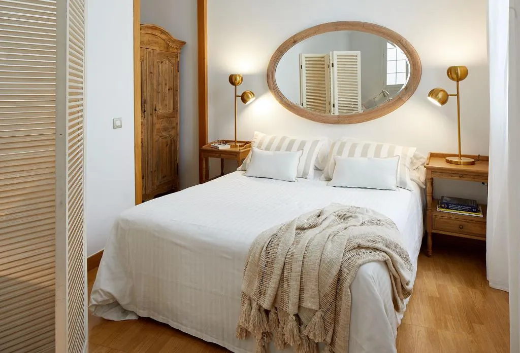 APARTMENT DELUXE TWO BEDROOM Room, Lodgingmalaga Plaza de la Constitucion, Costa Del Sol