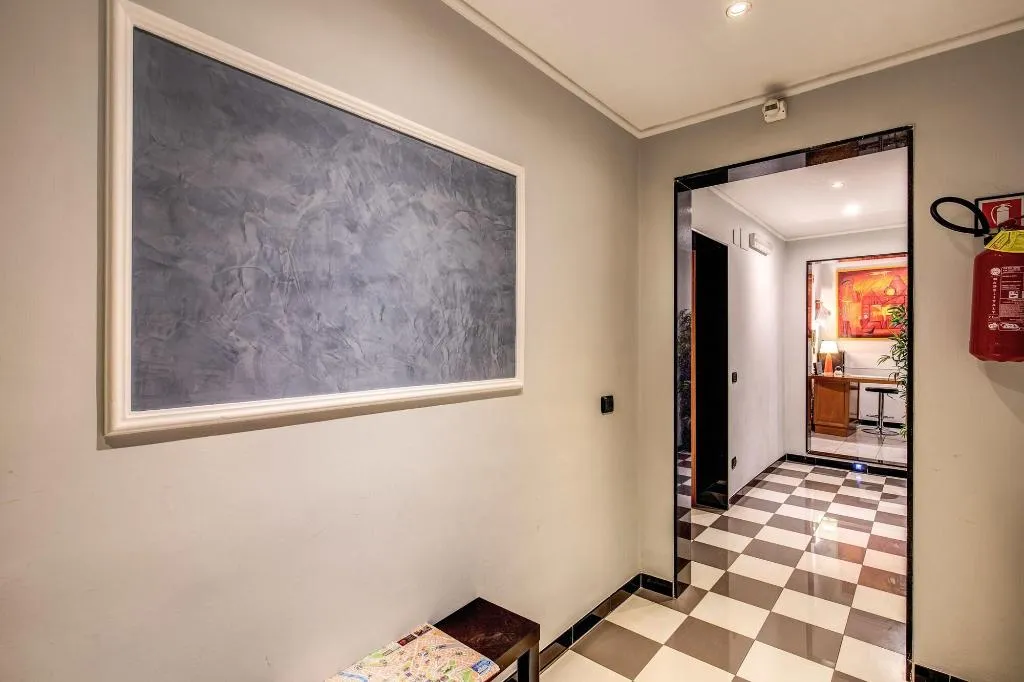 Lobby, Roma Da Noi, Naples