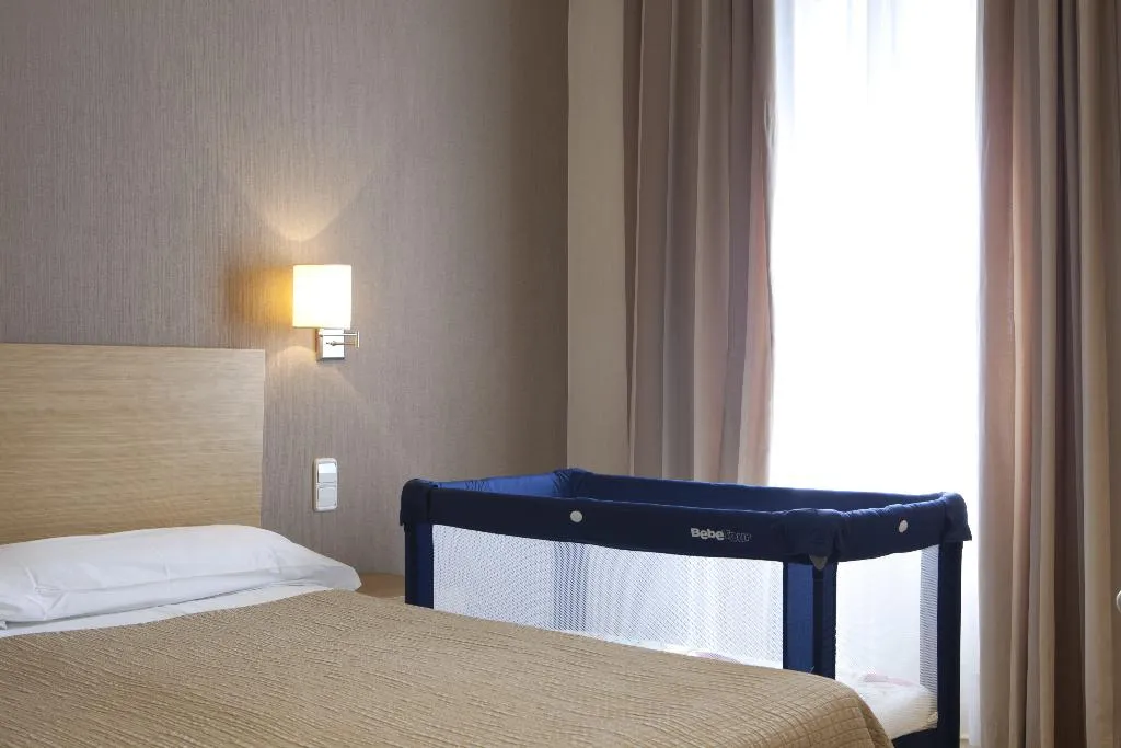 Room, Regente, Madrid