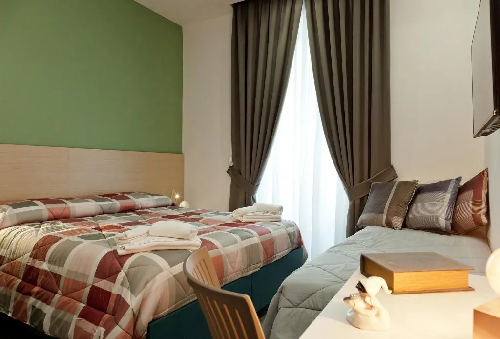 TRIPLE SUPERIOR Room, Domus Schilizzi Guesthouse, Naples