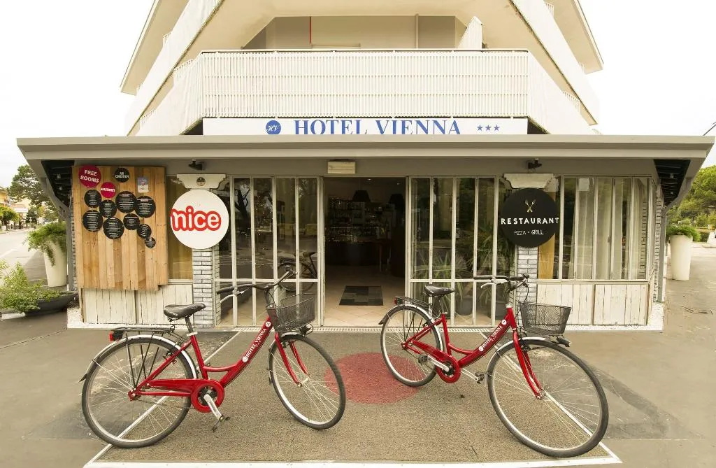 Sports and Entertainment, Hotel Vienna, Venice
