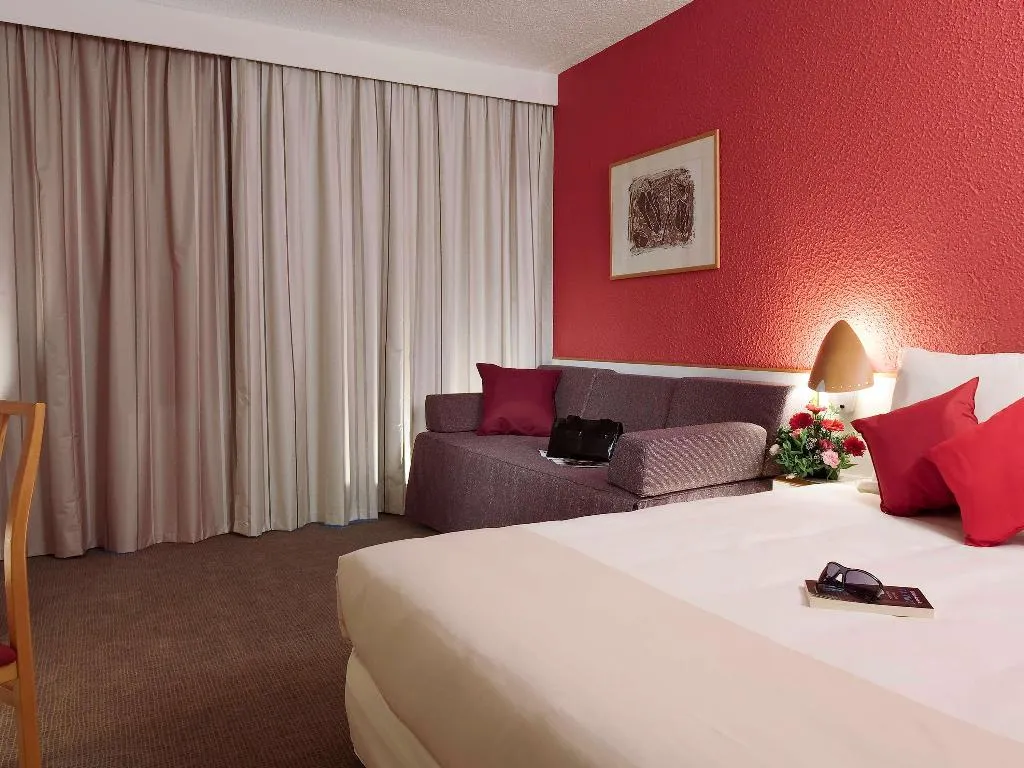 DOUBLE SUPERIOR QUEEN BED Room, Novotel Porto Gaia, Porto