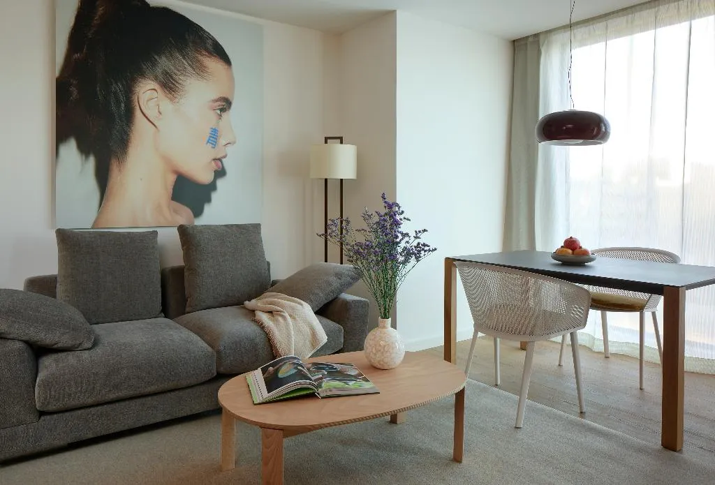 SUITE WITH JACUZZI Room, ME Barcelona, Barcelona