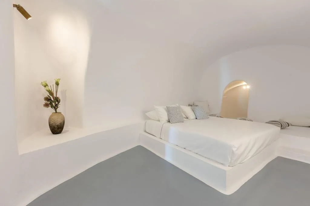 Room, Heavens Edge by Mr and Mrs White, Santorini