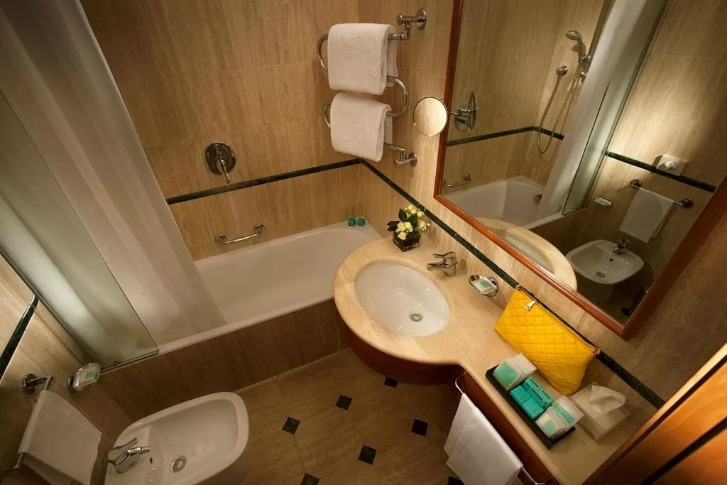 TWIN CLASSIC Room, Cavour, Milan