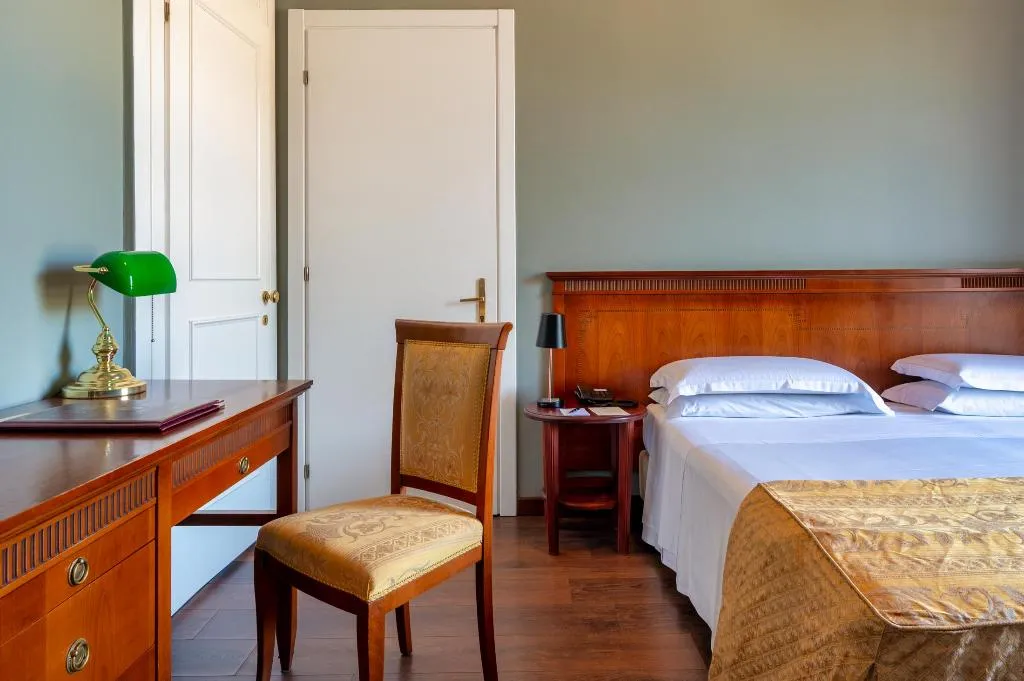Double or Twin DELUXE WITH BALCONY Room, Excelsior Palace, Taormina