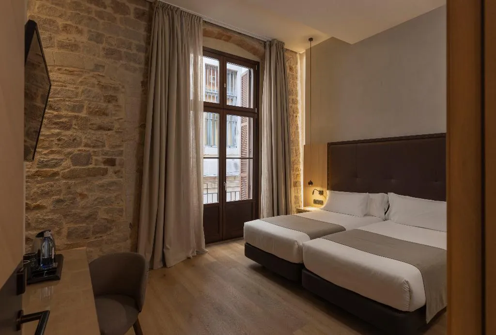DOUBLE SINGLE USE DELUXE SUPERIOR Room, Gran Hotel Barcino 4*S, Barcelona