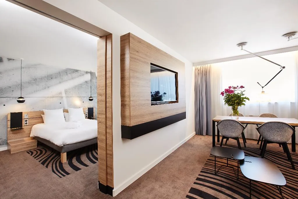 SUITE WITH KITCHENETTE Room, Novotel Krakow City West, Krakow