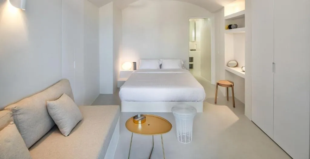 SUITE WITH JACUZZI Room, Old Castle Oia by Mr and Mrs White, Santorini