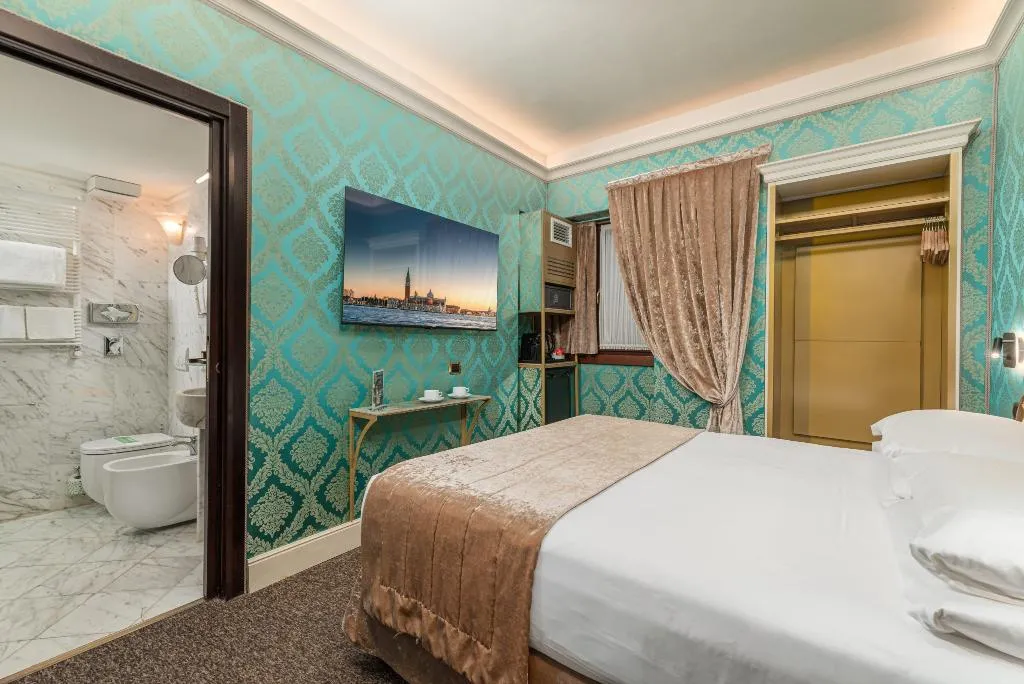 DOUBLE STANDARD Room, Palazzo Paruta, Venice