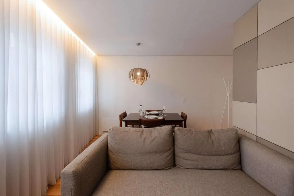 Room, Domum, Porto