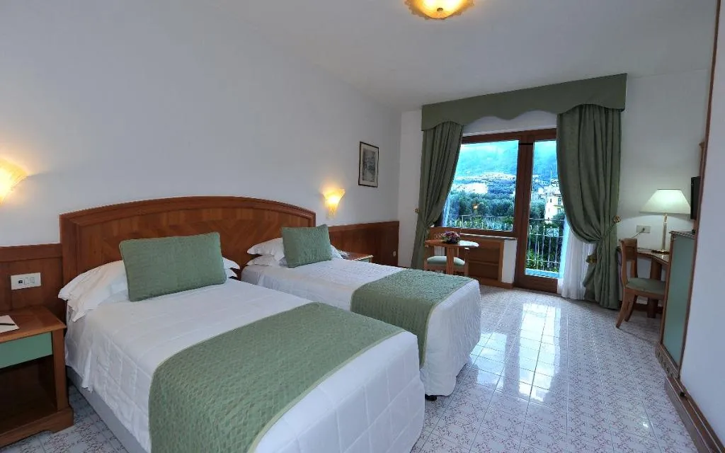 TRIPLE STANDARD Room, Grand Hotel Cesare Augusto, Naples