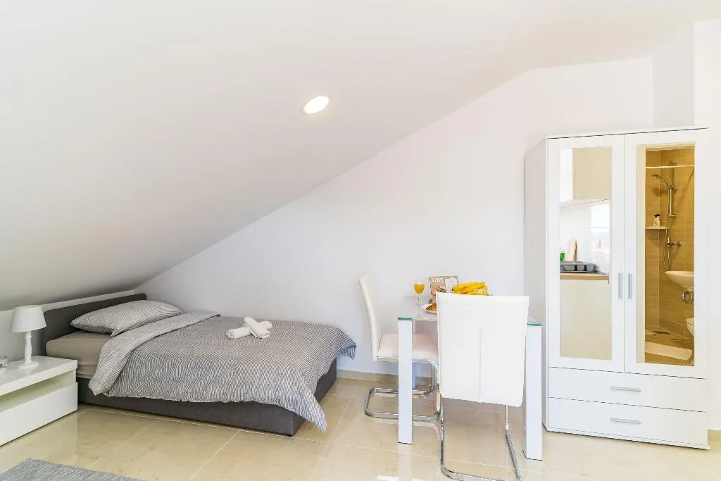 STUDIO DELUXE WITH BALCONY Room, Apartments Smanjak, Dubrovnik