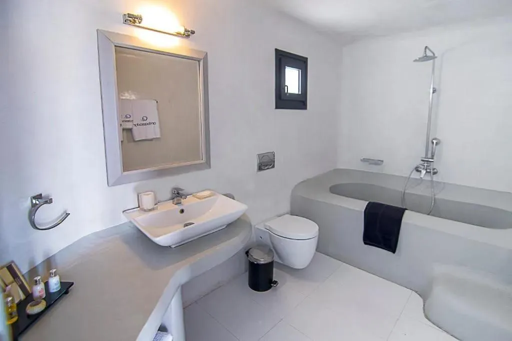 SUITE WITH PRIVATE POOL Room, Grand Ambassador Santorini, Santorini