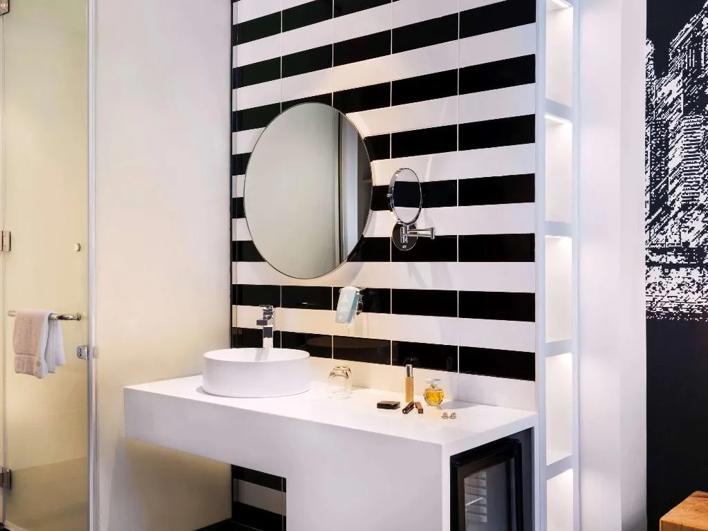 SINGLE KING SIZE BED Room, Ibis Styles Dubai Airport, Dubai