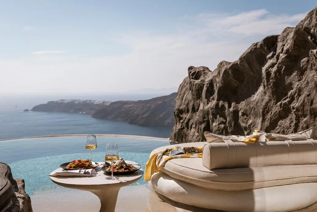 SUITE WITH PRIVATE POOL Room, One Of One Hotel, Santorini