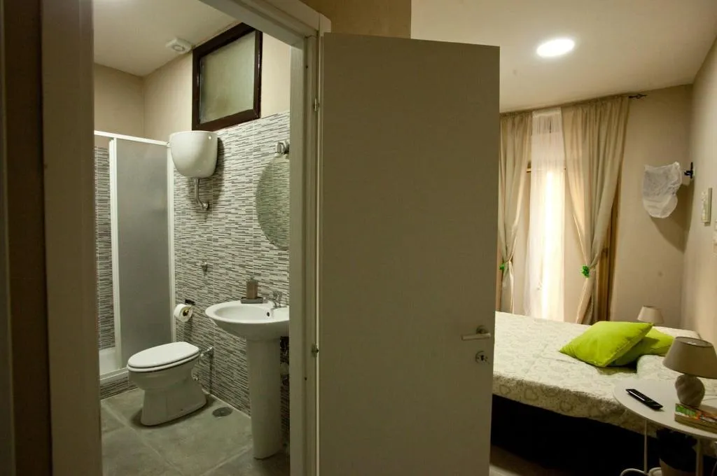 Room, B&B Cara Napoli, Naples
